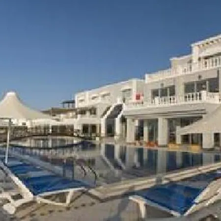 Grand Newport Отель 4*