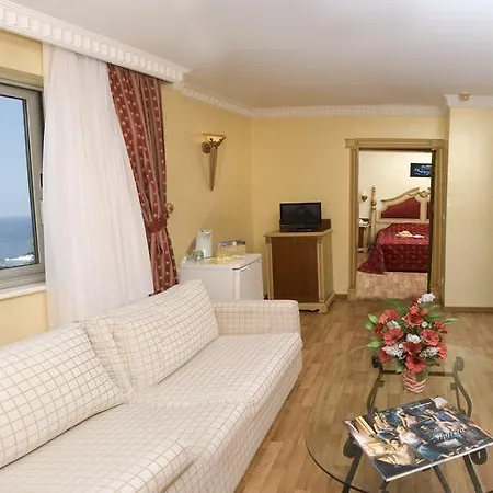 Grand Newport Отель