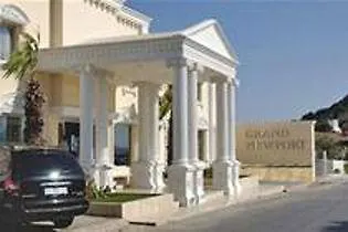 Grand Newport Отель
