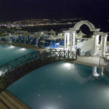 Grand Newport Отель 4*